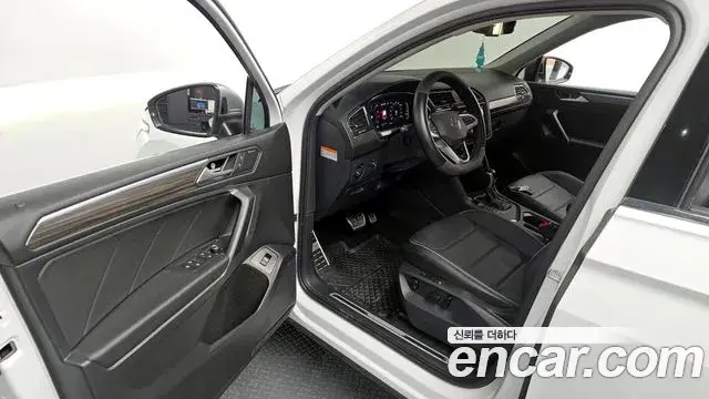 Volkswagen Tiguan Allspace 2022 — Photo 9/31