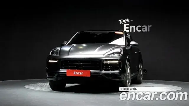 Porsche Cayenne 2023 — Photo 2/34