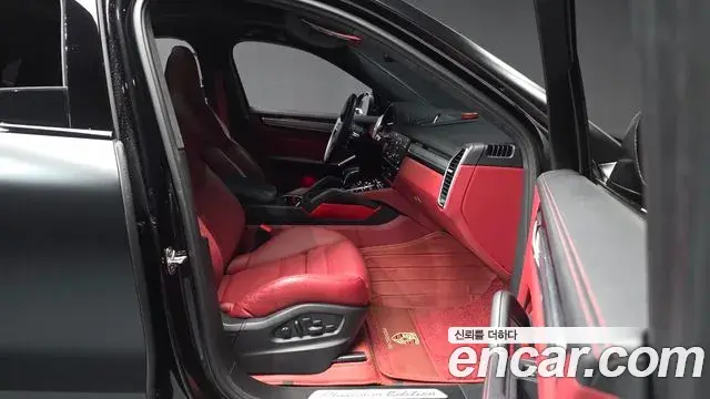 Porsche Cayenne 2023 — Photo 30/34