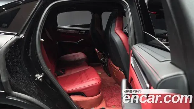 Porsche Cayenne 2023 — Photo 11/34