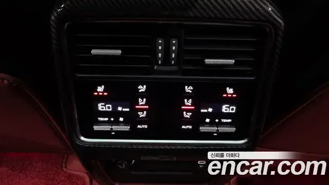 Porsche Cayenne 2023 — Photo 32/34