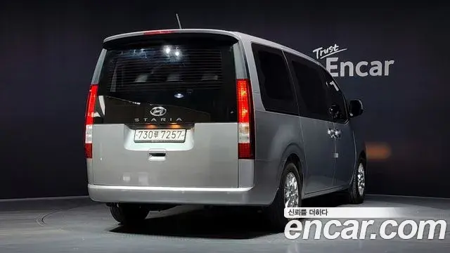 Hyundai Staria 2022 — ფოტო 7/30