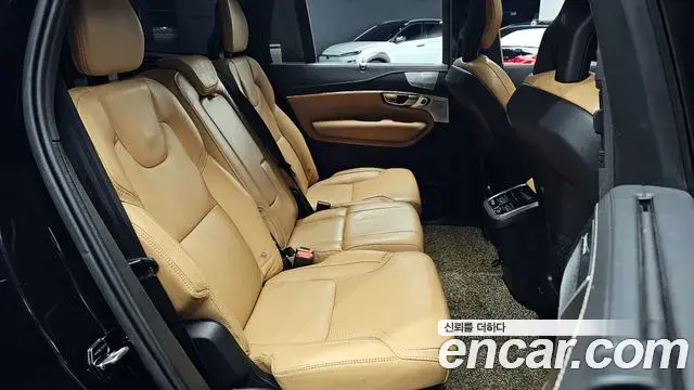 Volvo XC90 2021 — Photo 24/31