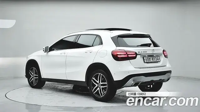 Mercedes-Benz GLA-Class 2019 — ფოტო 1/20