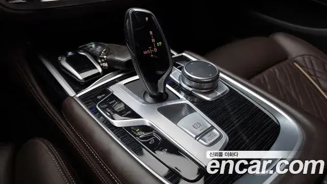 BMW 7 Series 2022 — Photo 15/30