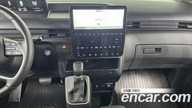 Hyundai Staria 2024 — ფოტო 18/20