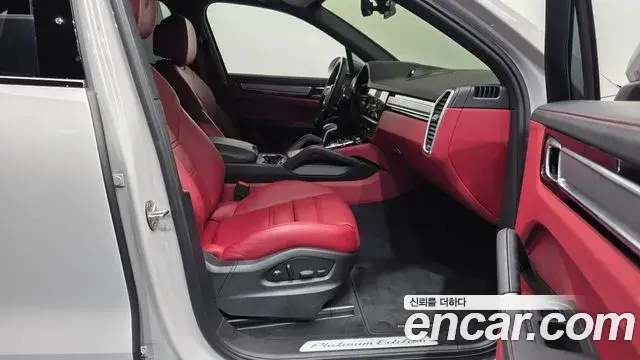 Porsche Cayenne 2023 — Photo 17/20