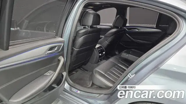 BMW 5 Series 2019 — Фото 12/20