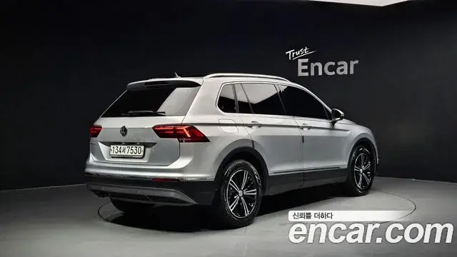 Volkswagen Tiguan 2020 — ფოტო 22/31