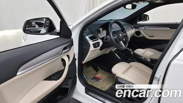 BMW X2 2020 — Фото 10/20