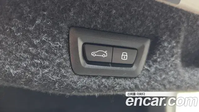 BMW 5 Series 2024 — Photo 10/34