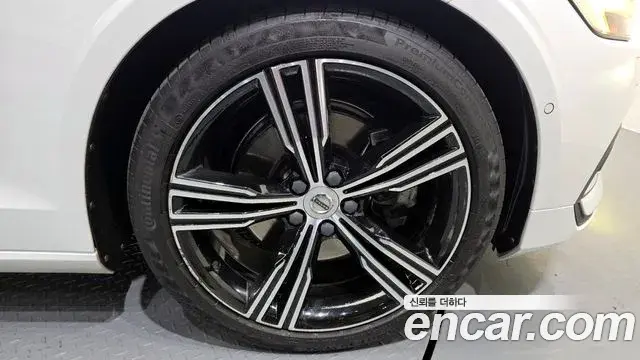 Volvo S60 2020 — Şəkil 11/35