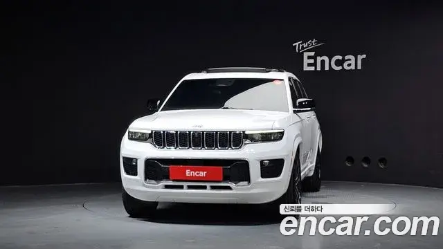 Jeep Grand Cherokee 2022 — Photo 1/33