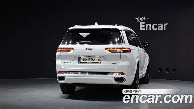 Jeep Grand Cherokee 2022 — Photo 26/33