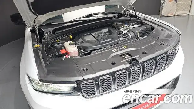 Jeep Grand Cherokee 2022 — Photo 28/33