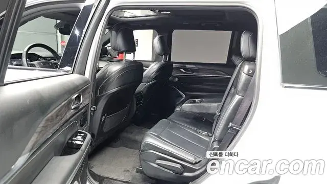 Jeep Grand Cherokee 2022 — Photo 30/33