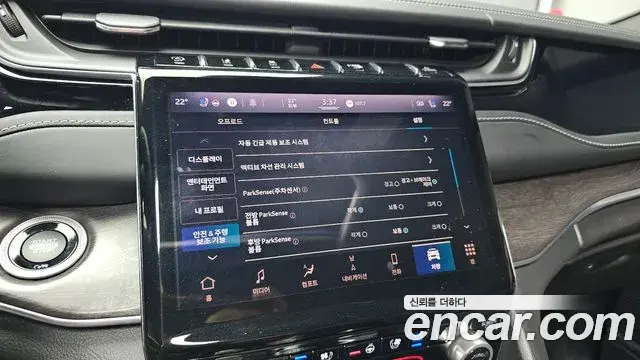 Jeep Grand Cherokee 2022 — Photo 14/33