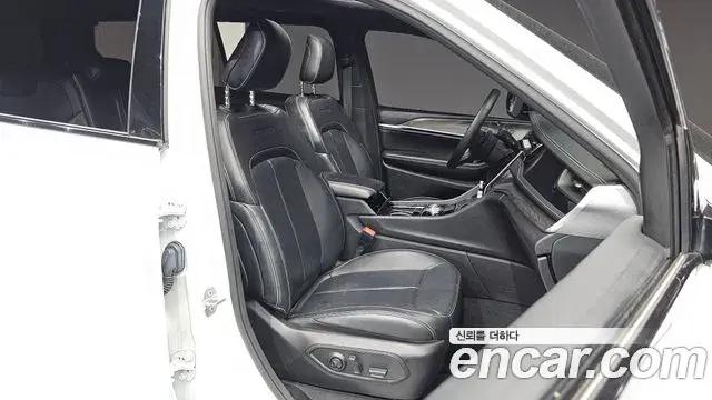 Jeep Grand Cherokee 2022 — Photo 19/33