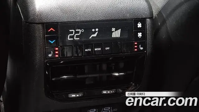 Jeep Grand Cherokee 2022 — Photo 25/33