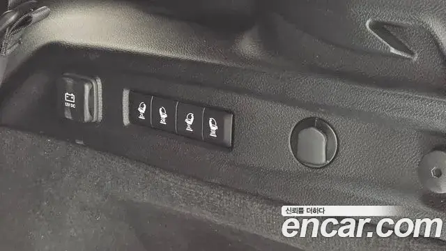 Jeep Grand Cherokee 2022 — Photo 20/33