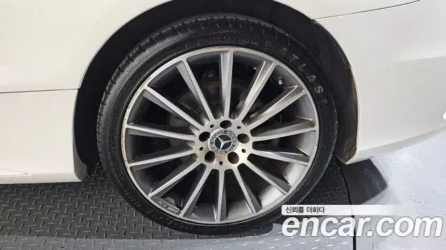 Mercedes-Benz C-Class 2022 — Photo 9/31
