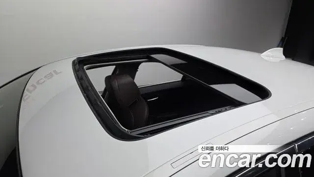 BMW 5 Series 2019 — Photo 8/32