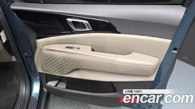Kia Carnival 2024 — ფოტო 12/33