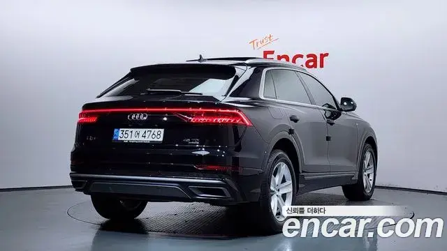 Audi Q8 2021 — Photo 10/35