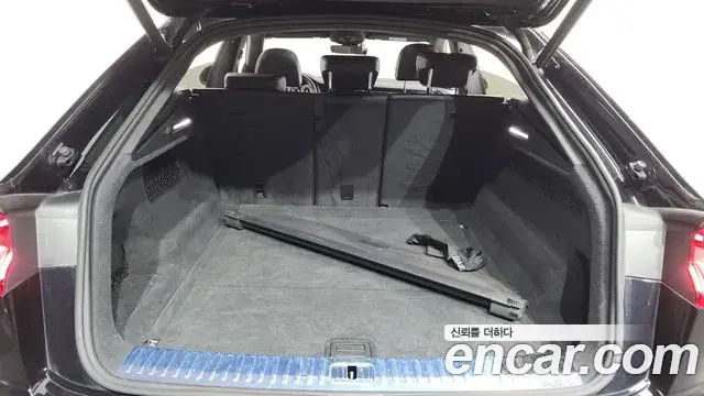 Audi Q8 2021 — Photo 9/35