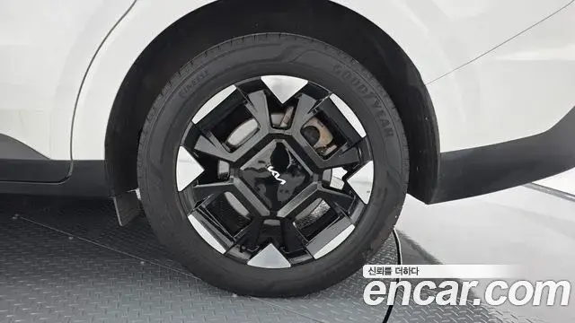 Kia Carnival 2024 — Şəkil 32/33