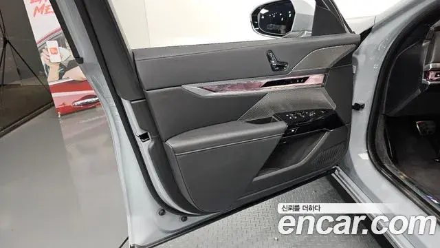 BMW 7 Series 2025 — Photo 31/35