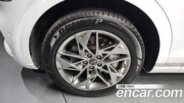 Genesis GV70 2022 — ფოტო 16/20