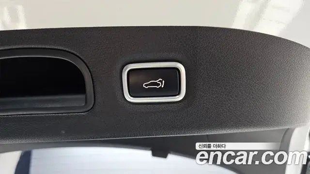 Kia Stinger 2018 — Фото 17/20