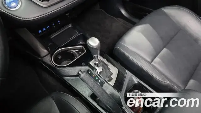 Toyota RAV4 2018 — Фото 9/20
