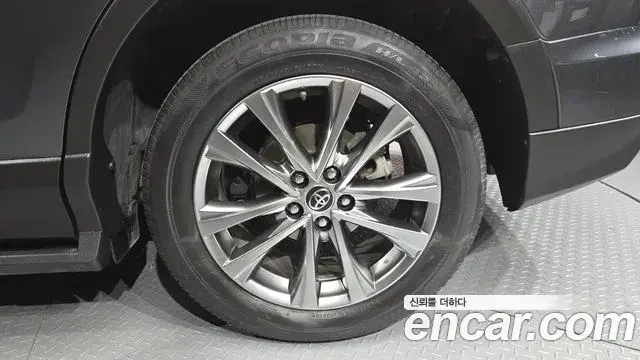Toyota RAV4 2018 — ფოტო 24/31