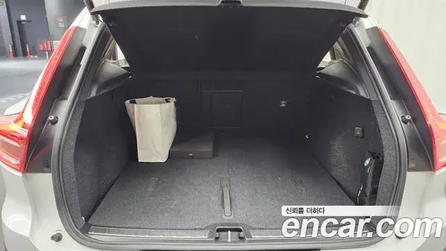 Volvo XC40 2021 — Photo 6/34