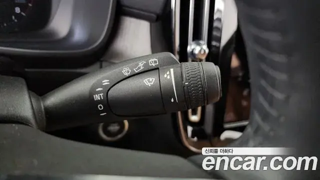 Volvo XC40 2021 — Photo 27/34