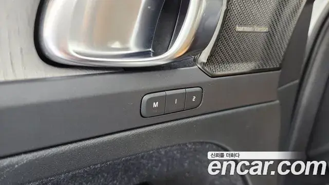 Volvo XC40 2021 — Photo 14/34
