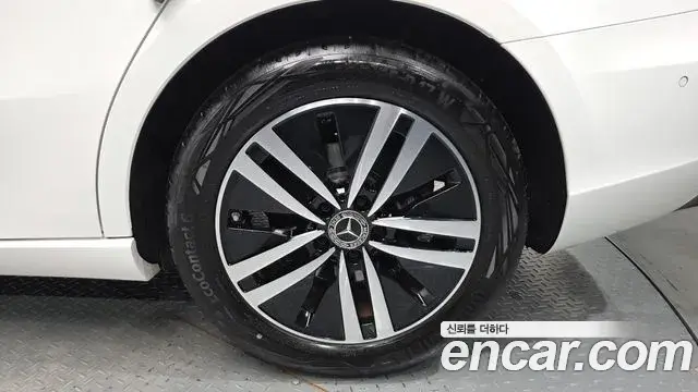 Mercedes-Benz A-Class 2022 — ფოტო 4/30