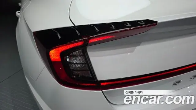 Hyundai Sonata Hybrid 2019 — Şəkil 25/37