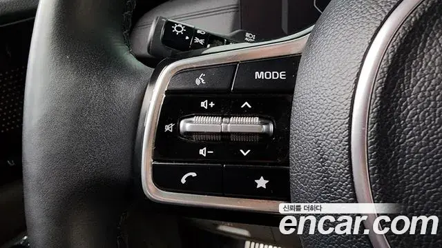 Kia Carnival 2023 — Фото 16/20