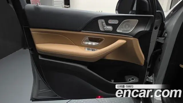 Mercedes-Benz GLE-Class 2023 — Photo 4/32