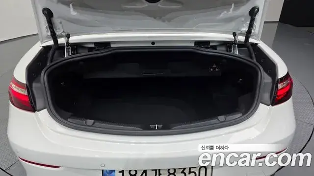 Mercedes-Benz E-Class 2023 — ფოტო 11/38