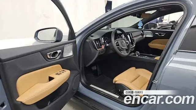 Volvo V60 Cross Country 2022 — ფოტო 15/35