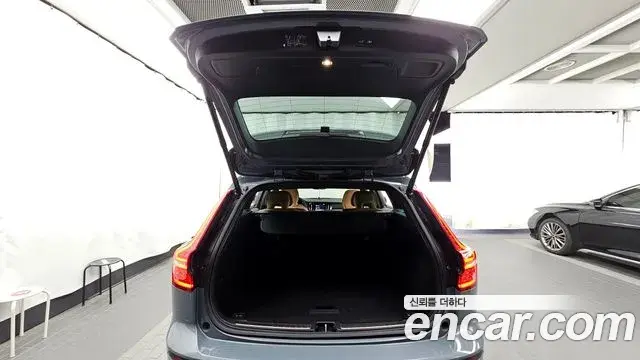 Volvo V60 Cross Country 2022 — ფოტო 3/35