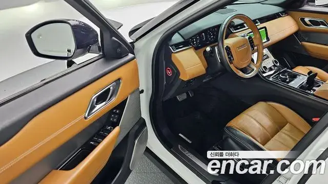 Land Rover Range Rover Velar 2019 — ფოტო 24/36