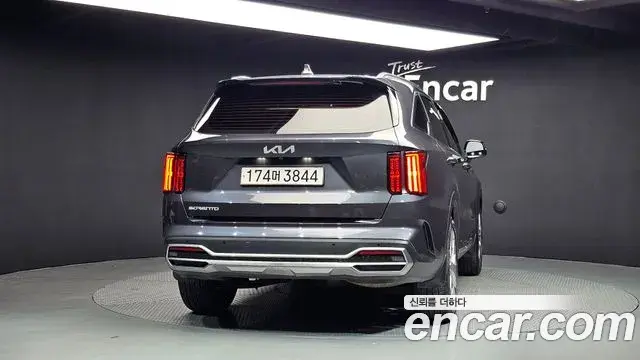 Kia Sorento 2023 — Фото 4/20
