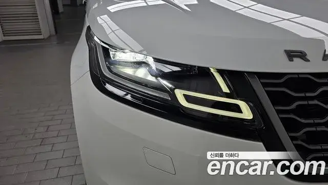Land Rover Range Rover Velar 2018 — ფოტო 22/36