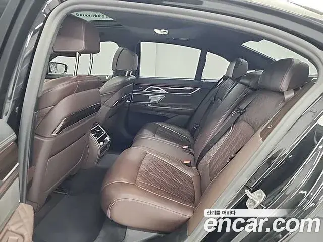 BMW 7 Series 2020 — ფოტო 19/20