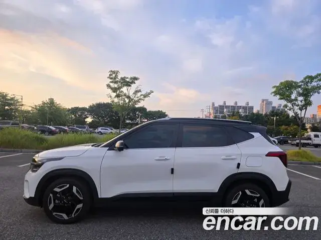 Kia Seltos 2023 — Şəkil 7/20